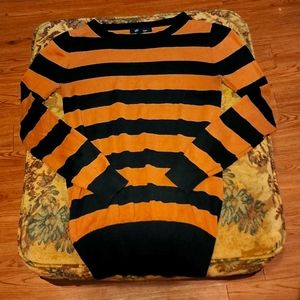 Forever 21 Sweater/Shirt